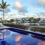 Luxury Waterfront House Close To Theme Parks And Shops