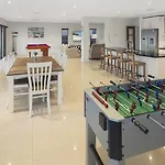 Luxury Waterfront House Close To Theme Parks And Shops