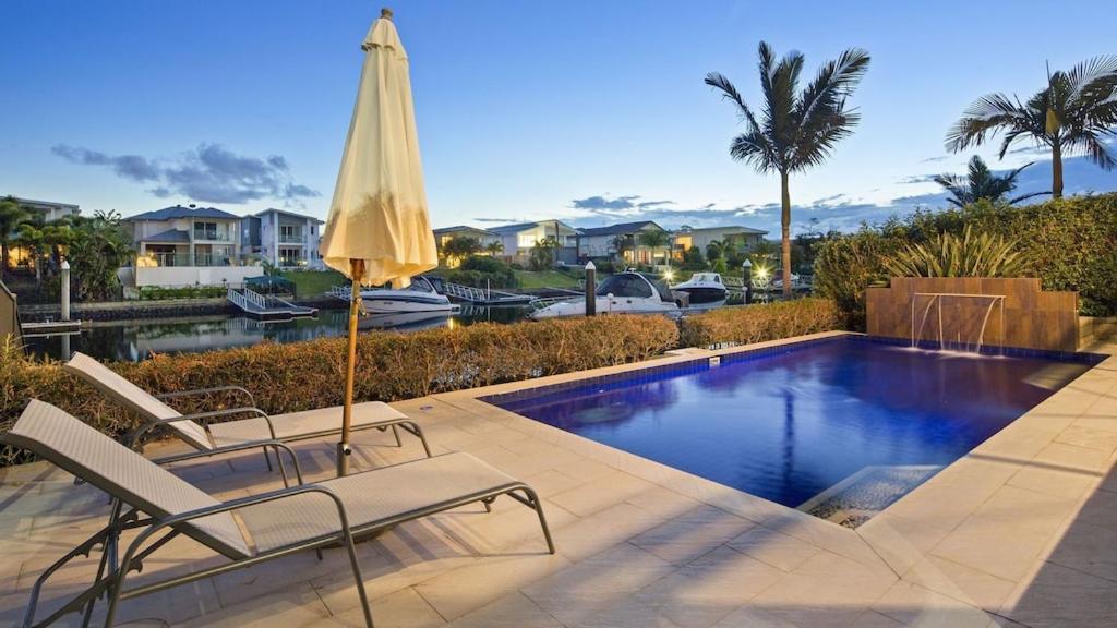 Luxury Waterfront House Close To Theme Parks And Shops *